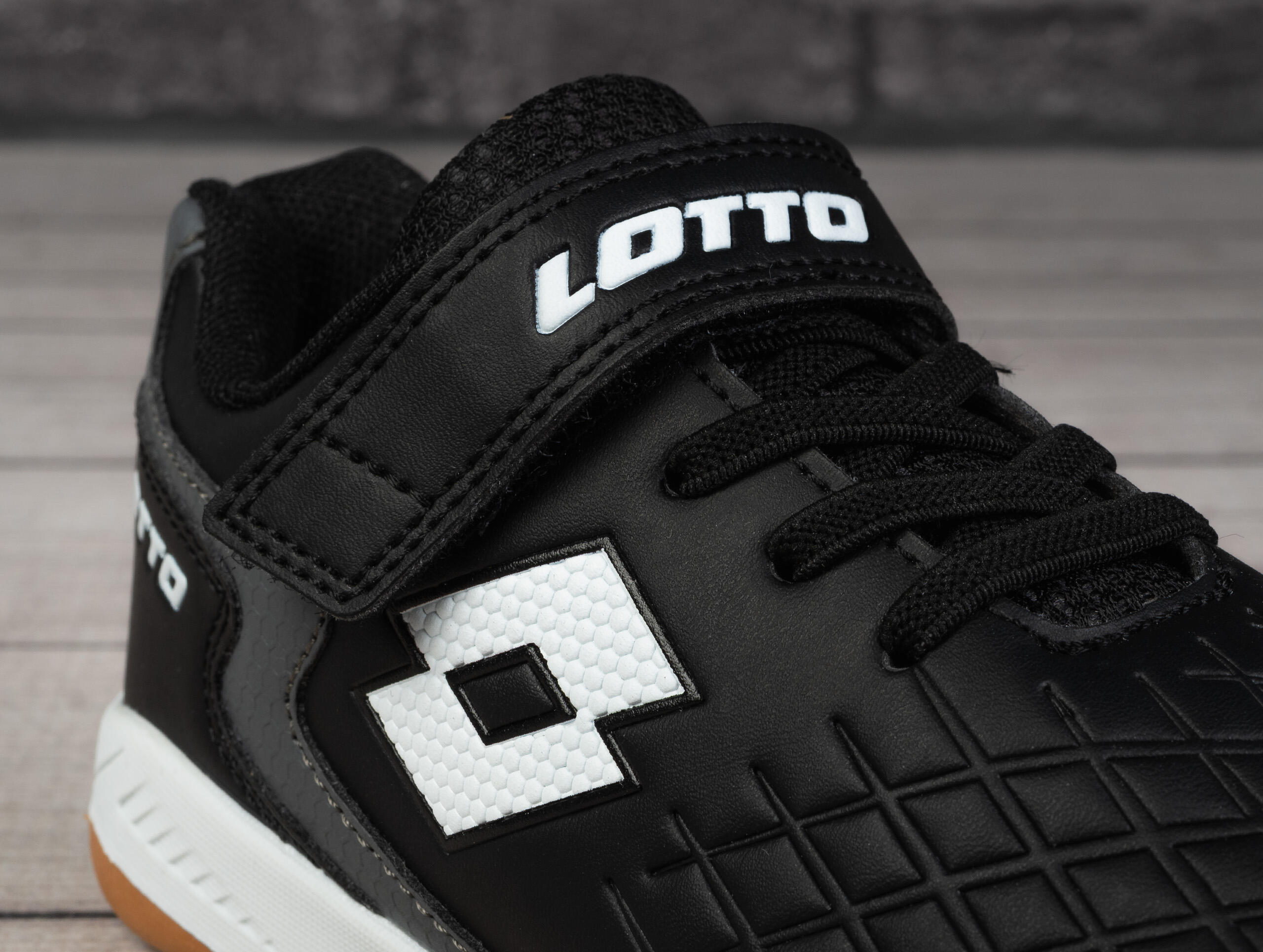Buty dziecięce sportowe na halę  Lotto DASHER K 6/7