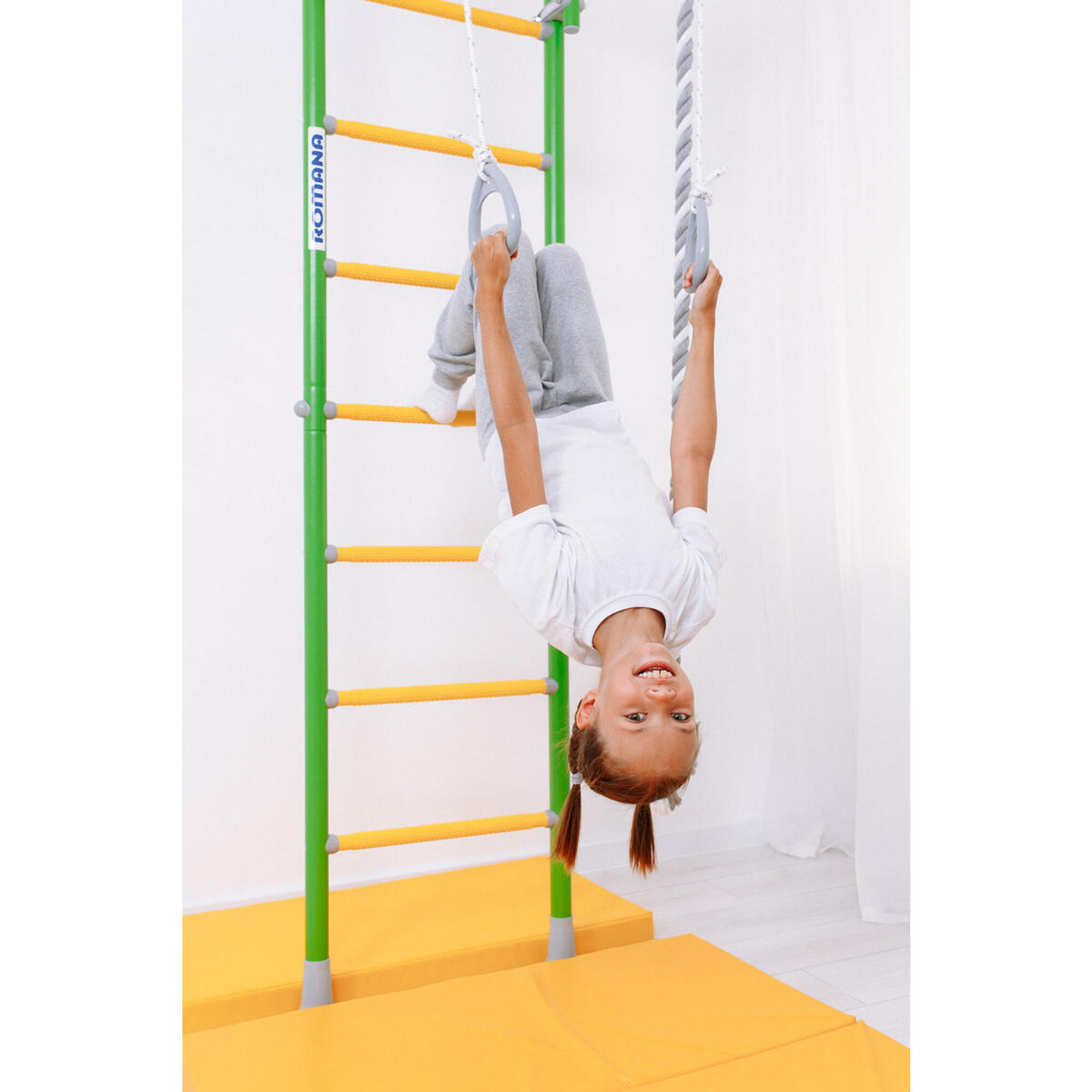 Scara gimnastică Kometa-5 cu bară de tracțiune