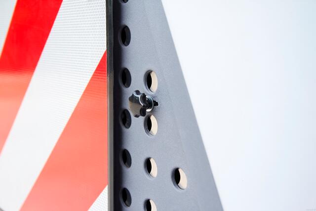 REJILLA VENTILACION TOWBOX V2 2/3