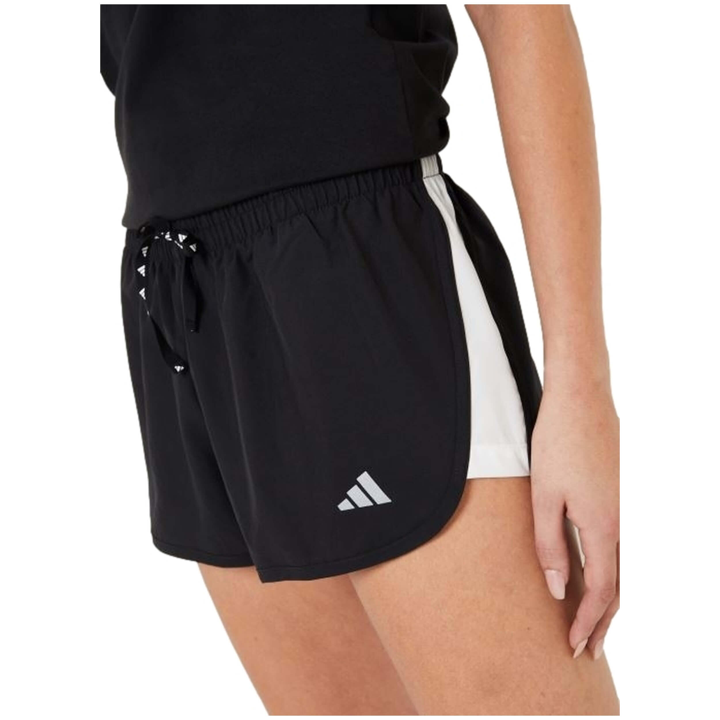Calções Adidas modelo IB3781 para mulheres 4/5