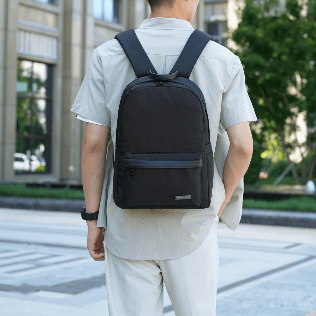 WINGS VIREO Zwarte Schoolrugzak 15L met Laptopvak 15,6” & Bidonvak 4/7