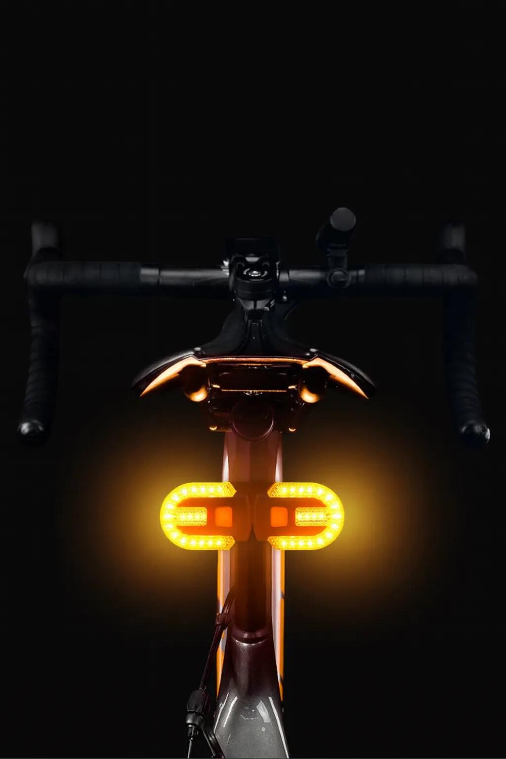 Luce posteriore bici LED con frecce wireless telecomando USB-C 2/4