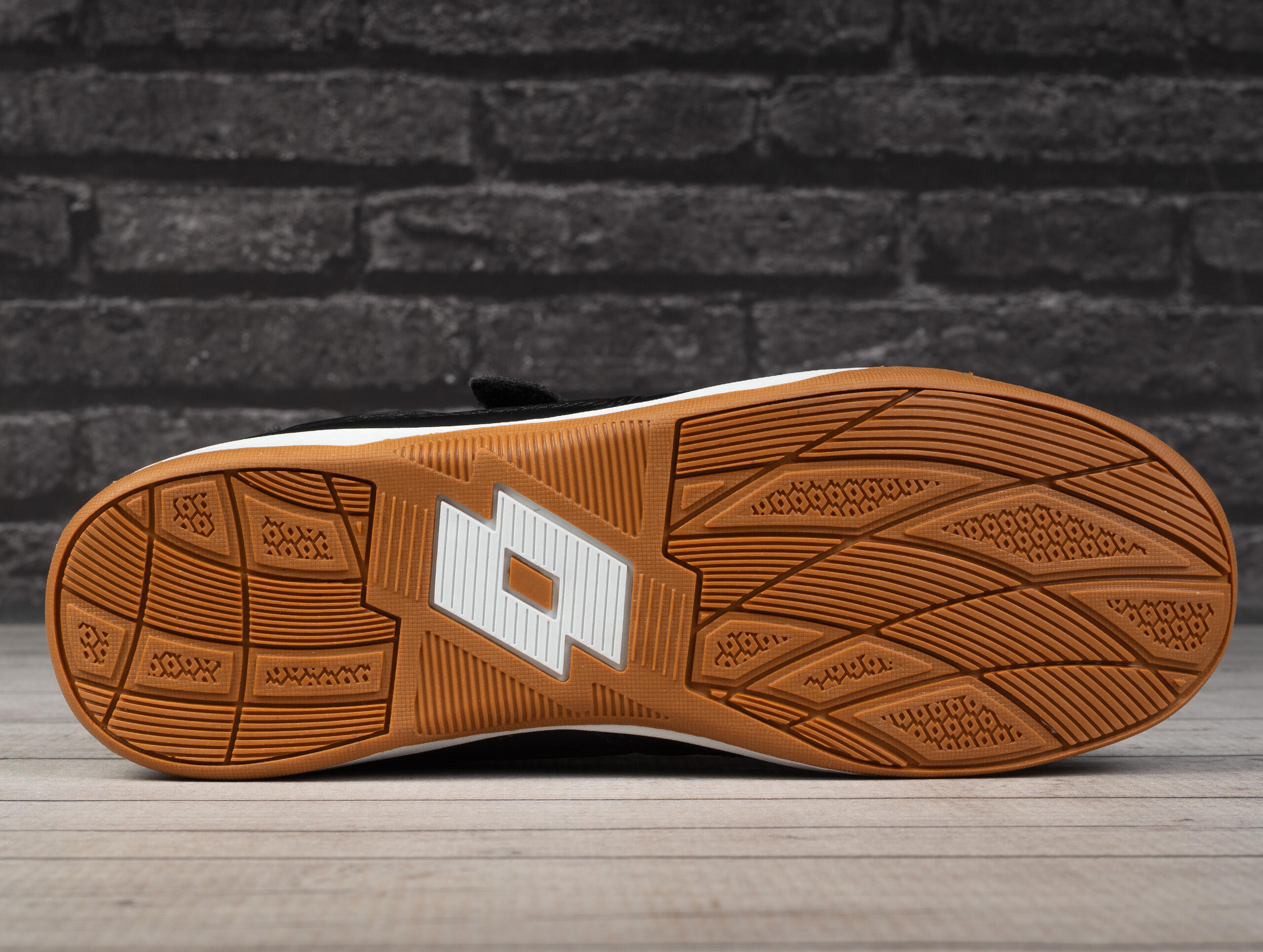 Buty młodzieżowe sportowe Lotto PACER T 5/7