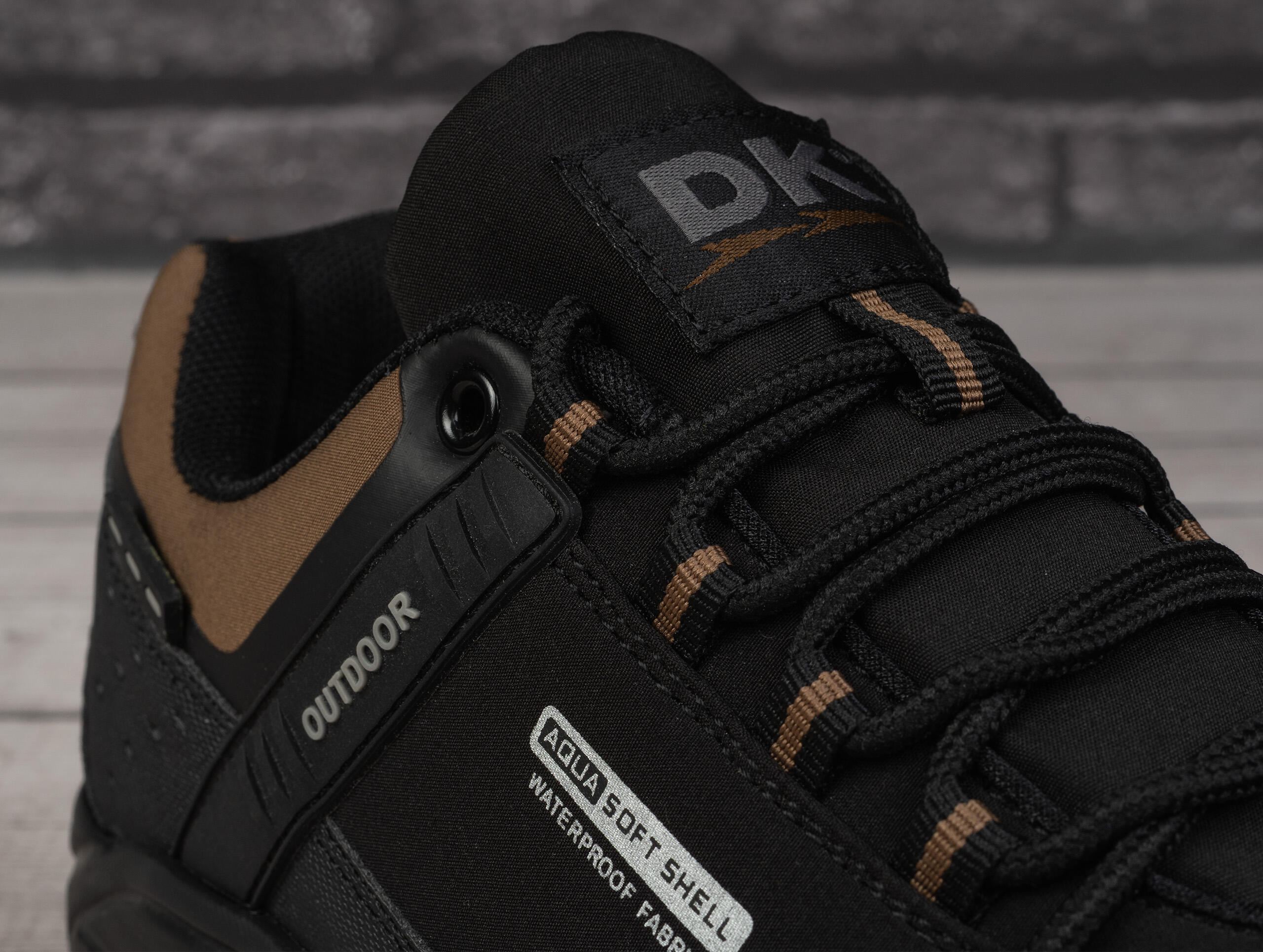 Buty męskie sportowe trekkingowe DK POREDATOR LOW 1096 BLK/LT.BROWN M 6/7