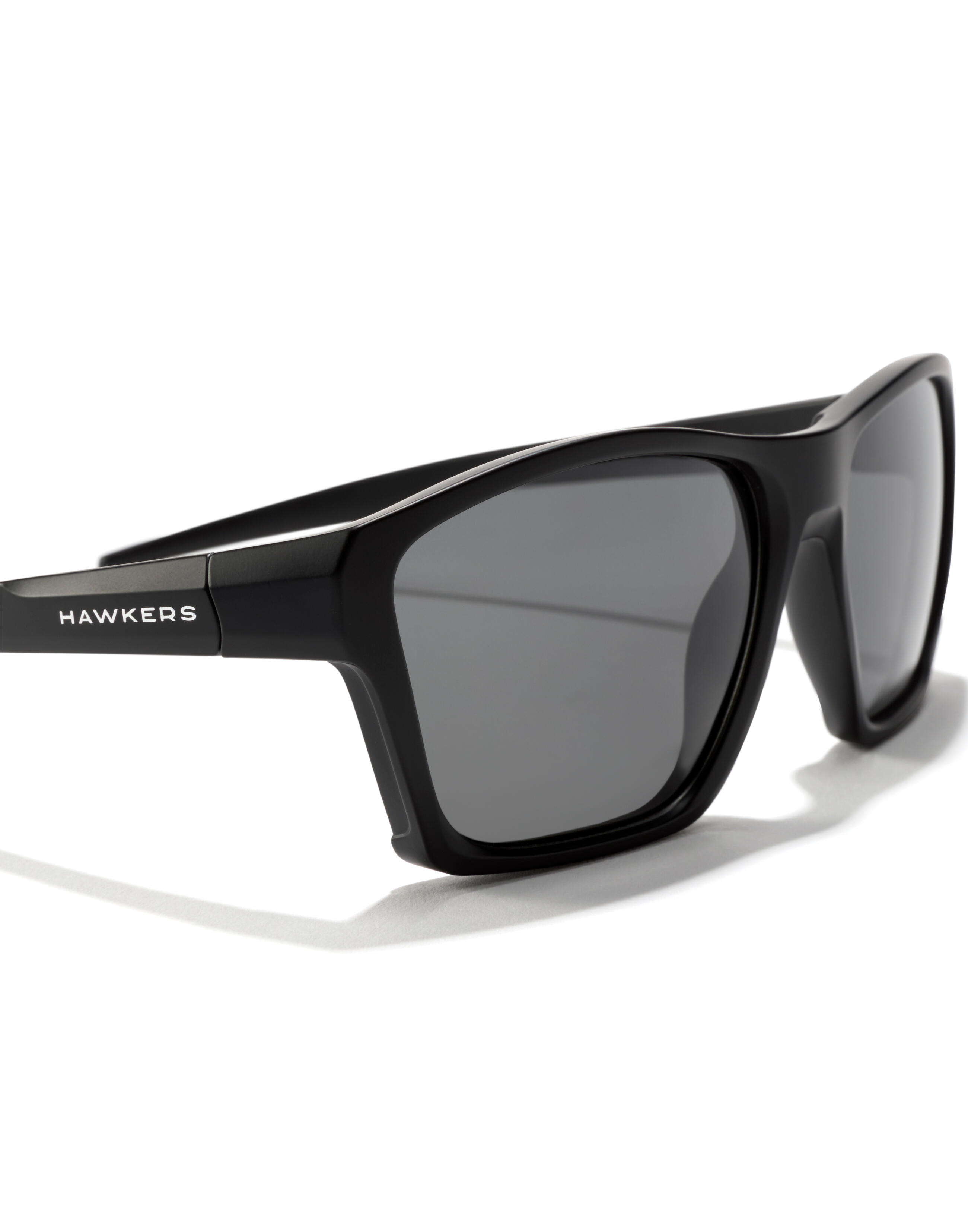 HAWKERS - Lunettes de soleil pour Homme et Femme -  SHARK - POLARIZED BLACK DARK 3/8