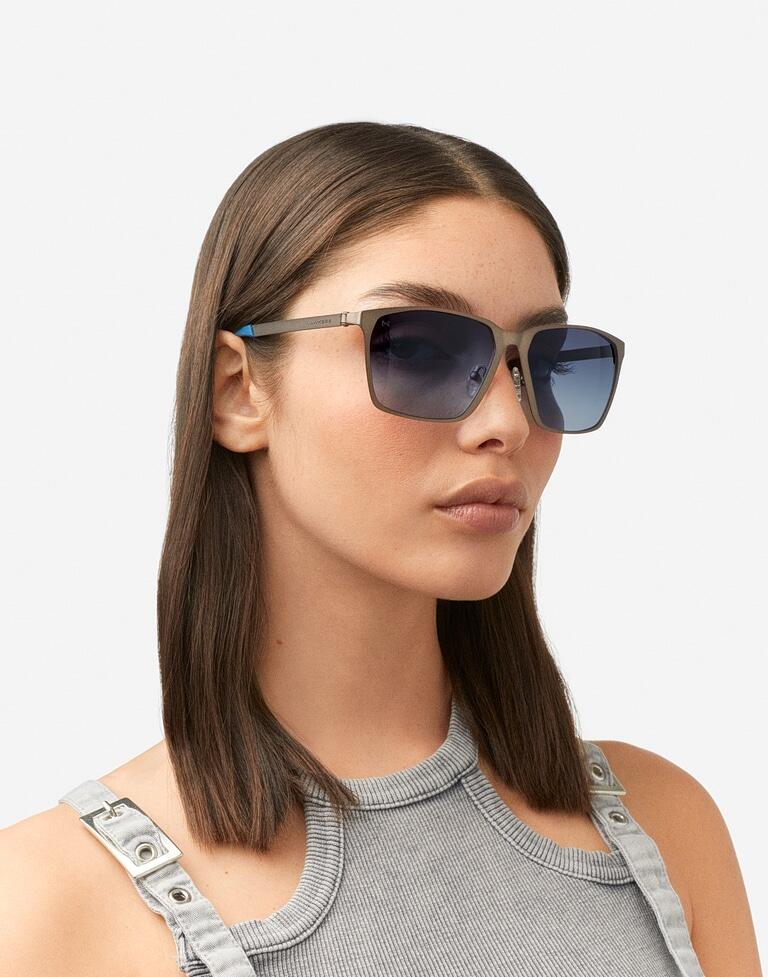 HAWKERS - Óculos de sol para Homem e Mulher - TRACK FLEX - GUN METAL BLUE DENIM 5/8