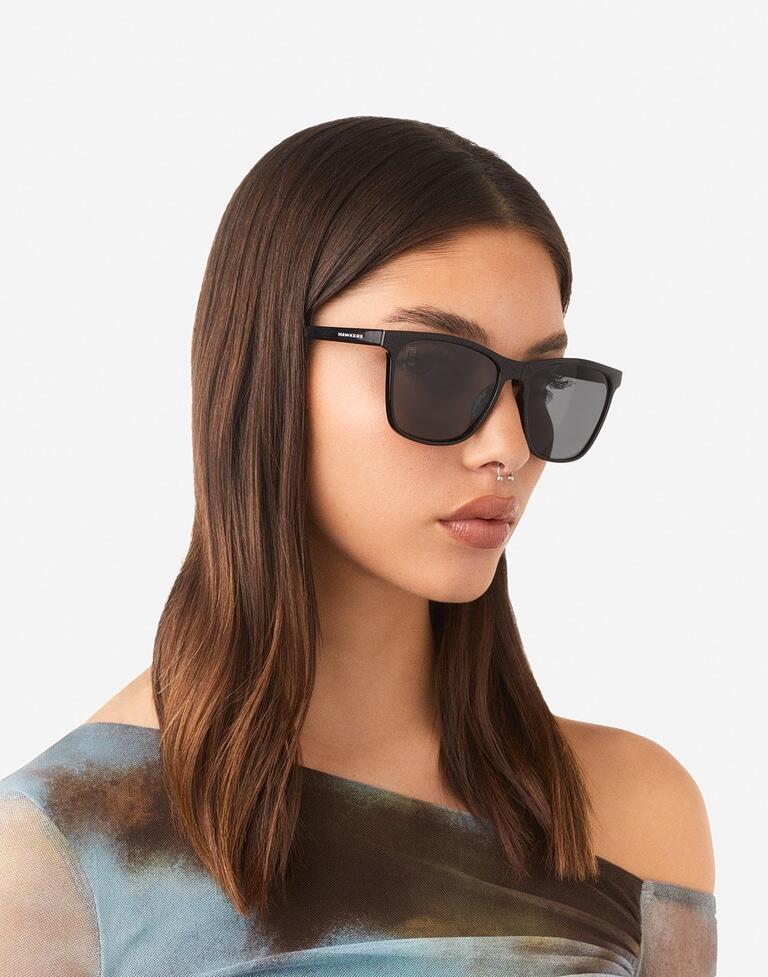HAWKERS - Lunettes de soleil pour Homme et Femme -  WAVE - POLARIZED BLACK DARK 5/8