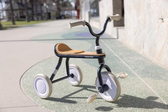 Tricycle métal confortable ergonomique Yvolution Classic trike 18mois 3ans