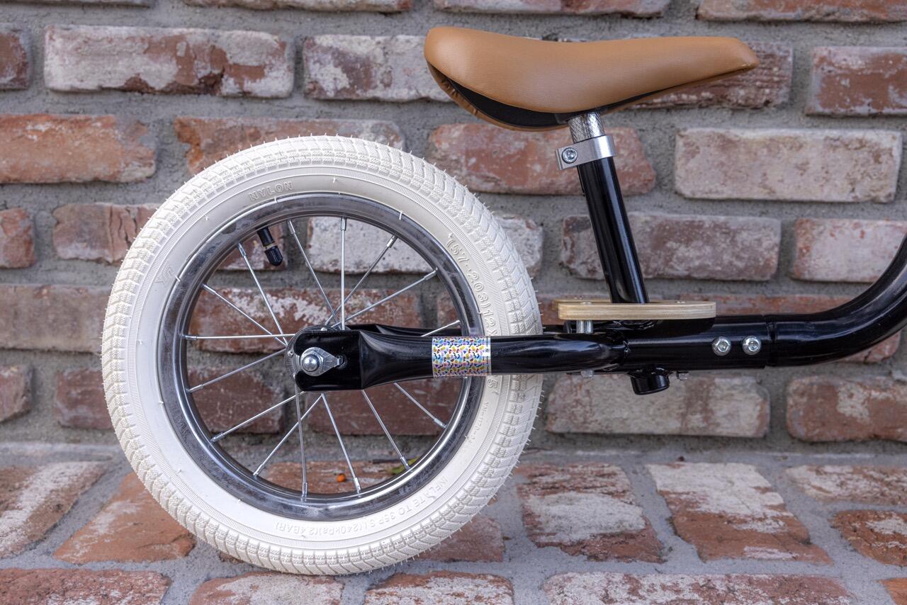 Yvolution draisienne vintage Yvelo Classic Noir Pneus gonflables 6/8