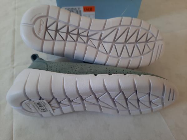 Entre Particuliers - Chaussures en cuir 32 nouvelles 3/3