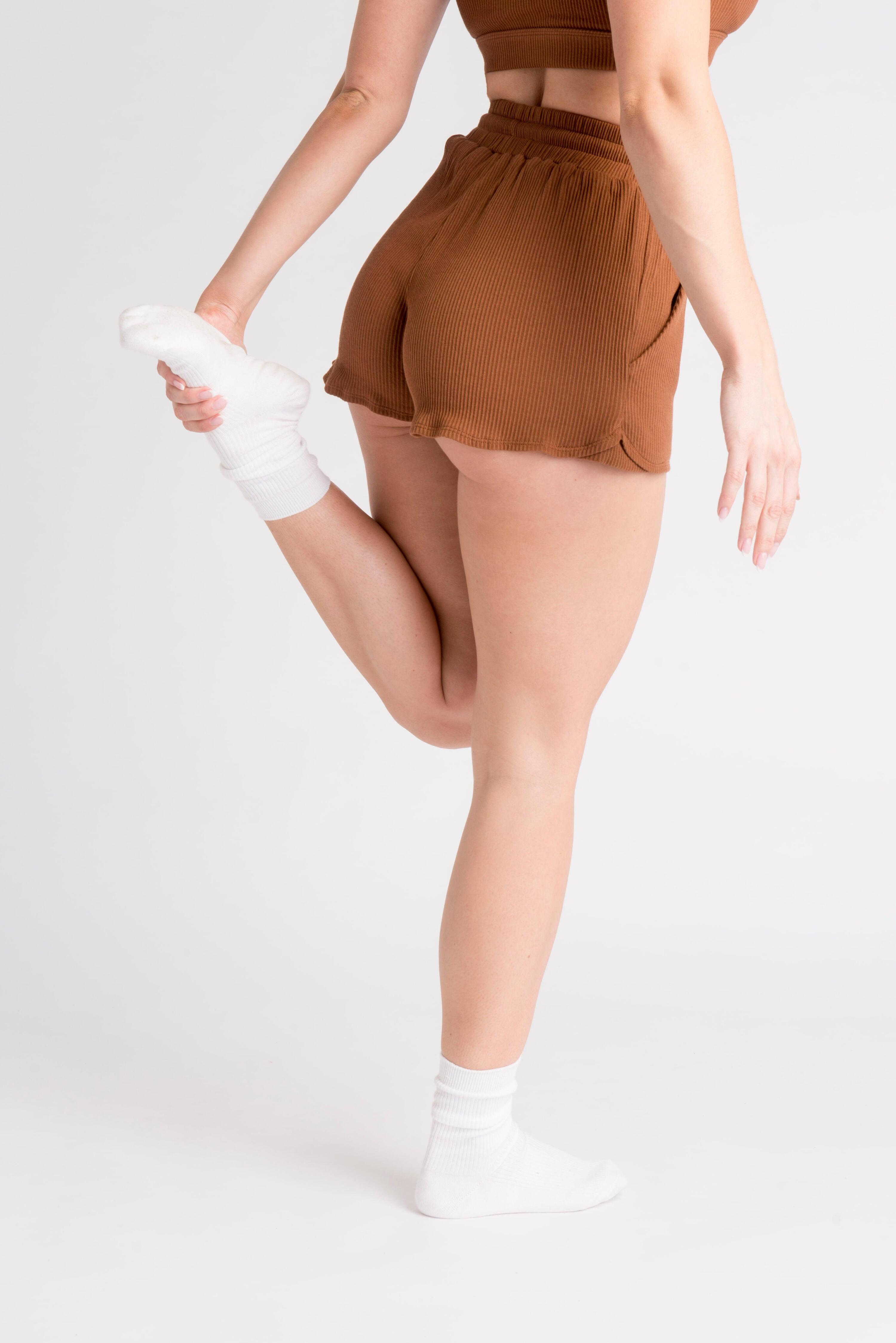 LOEWI Ribbed Shorts - Aesthetic Wolf - Fitness - Donna - Castanho 2/4