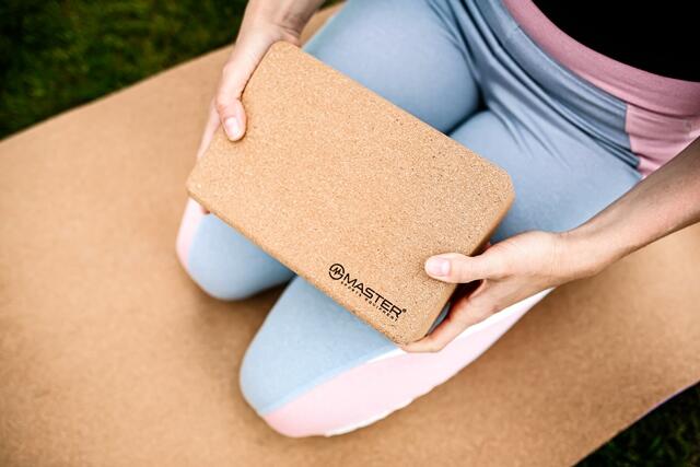 Yogablock MASTER Yoga Block 23 x 15 x 7,5 cm – Kork 7/7