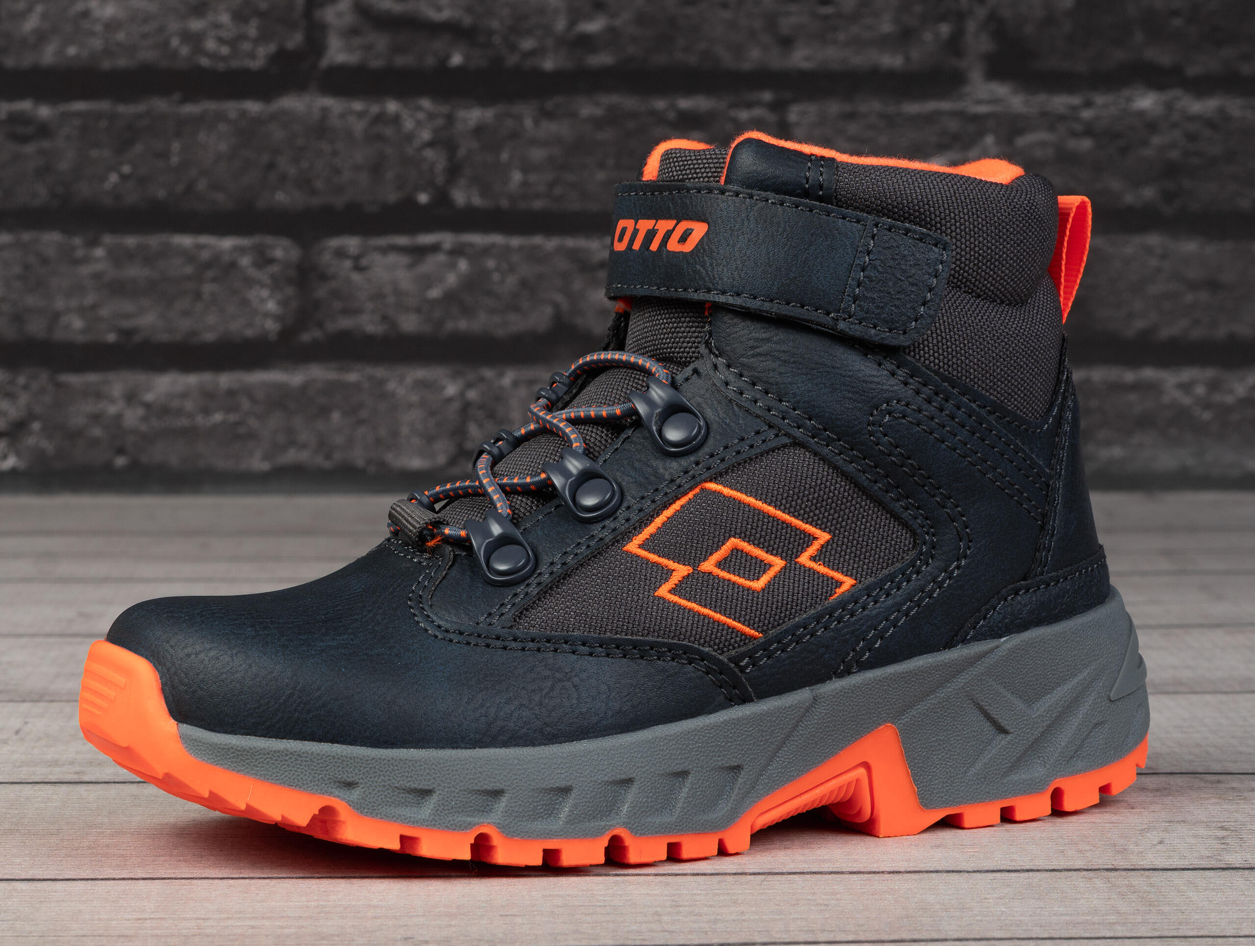 Buty dziecięce sportowe zimowe  Lotto WOODLARK MID 3/7