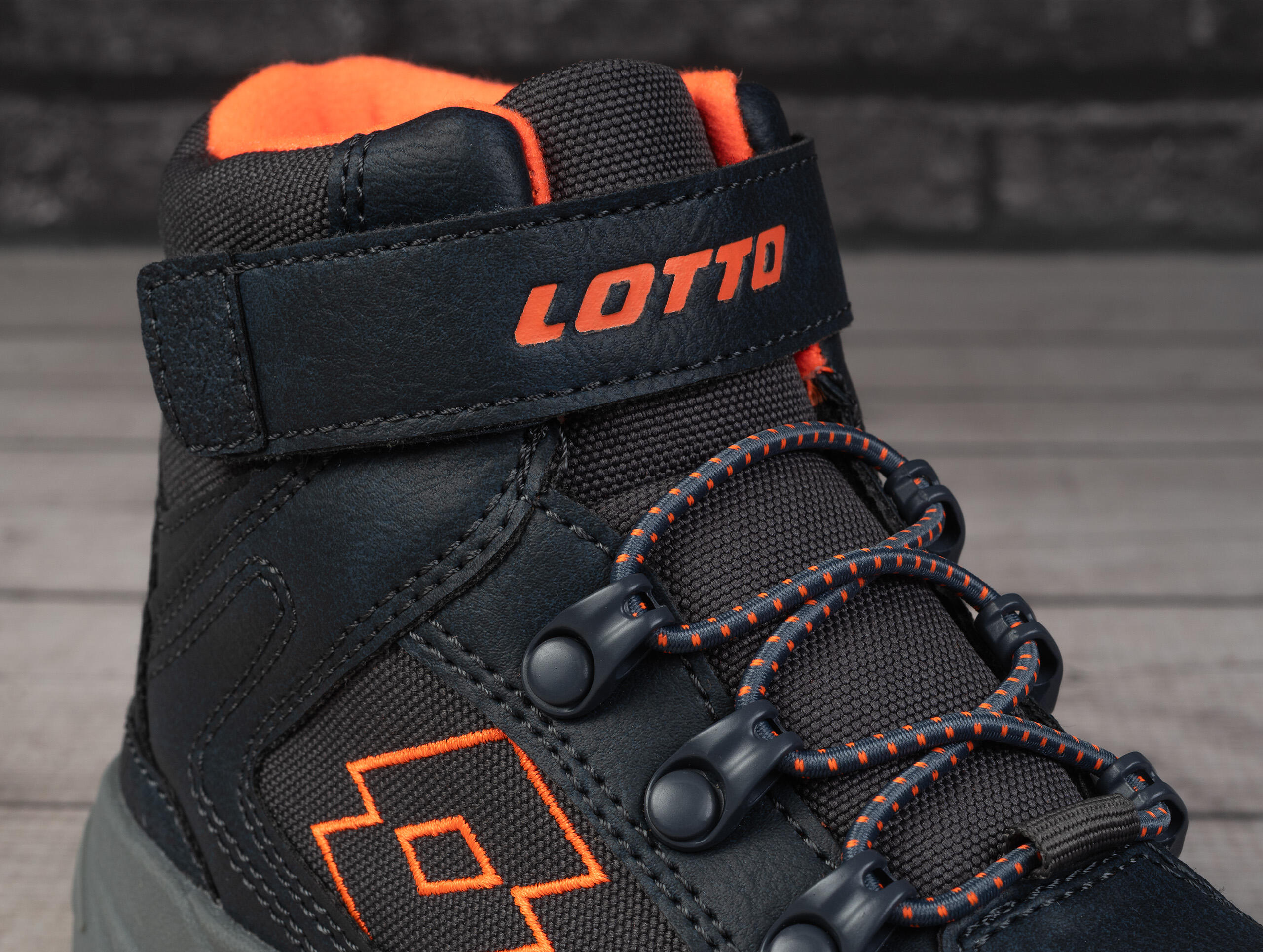 Buty dziecięce sportowe zimowe  Lotto WOODLARK MID 6/7