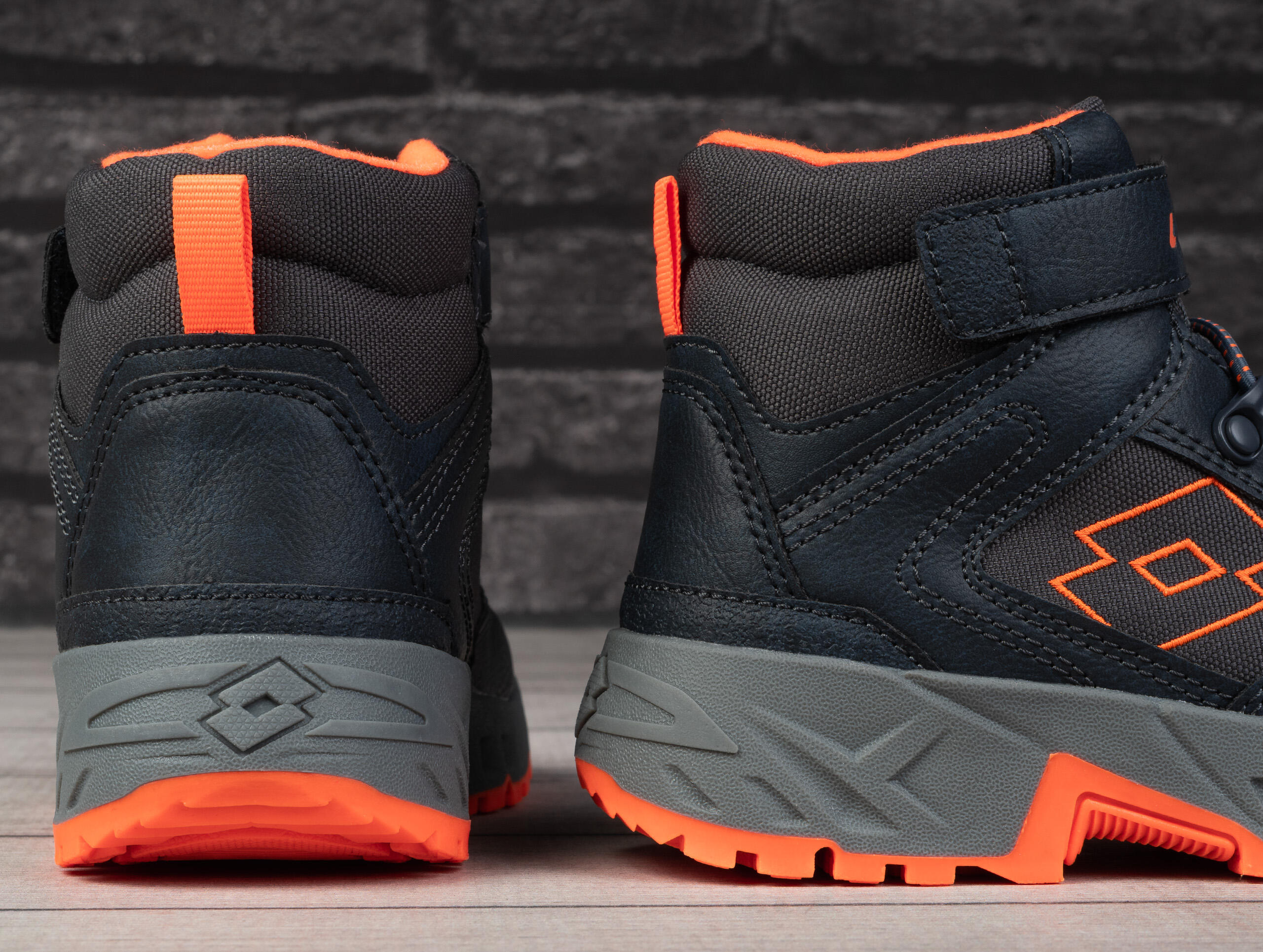 Buty dziecięce sportowe zimowe  Lotto WOODLARK MID 4/7
