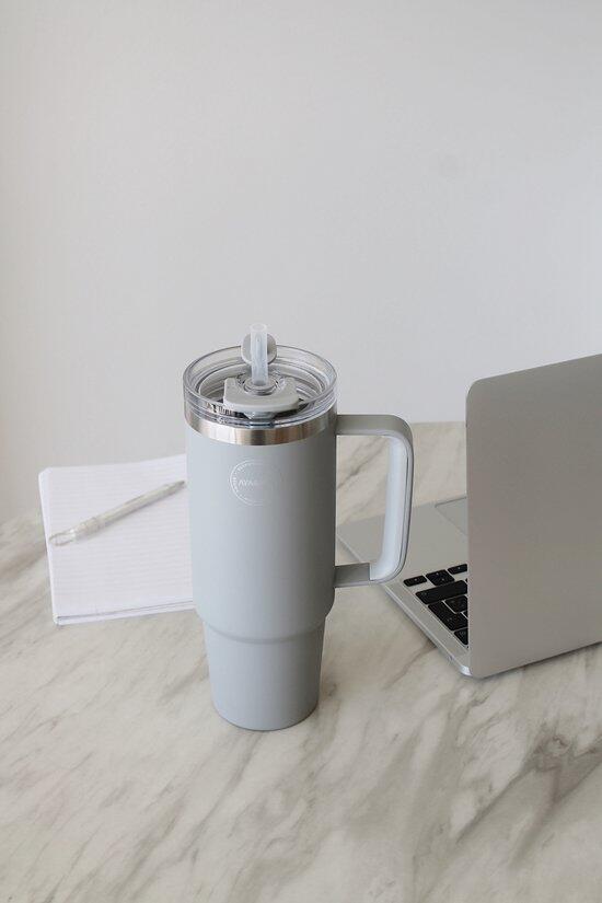 Thermobeker met rietje 885ml Light Grey 4/5