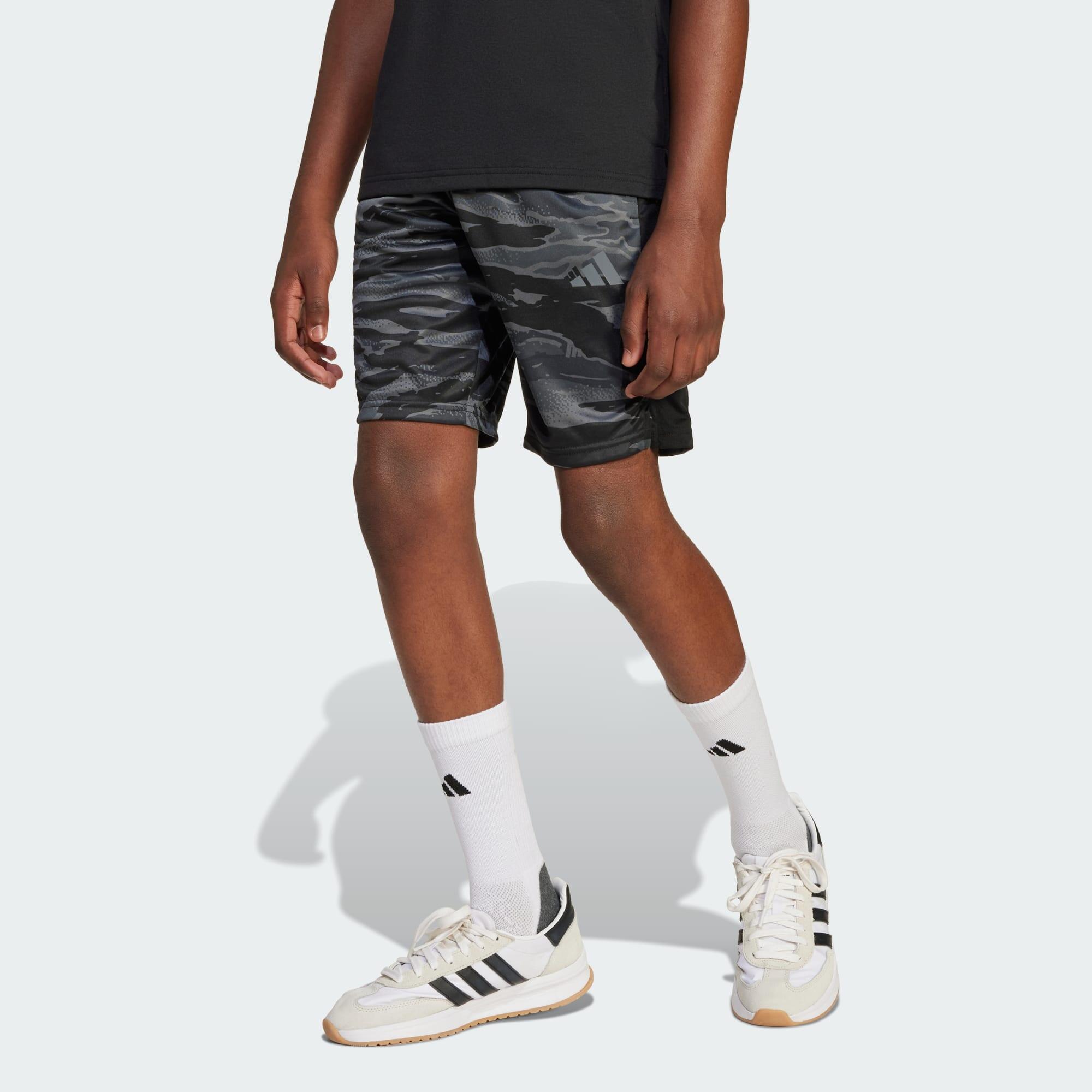 Train Essentials Camo Print Kids Shorts 2/7