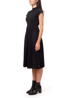 Abito donna a lupetto con gonna plissettata