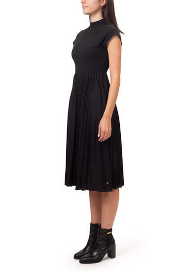 Abito donna a lupetto con gonna plissettata