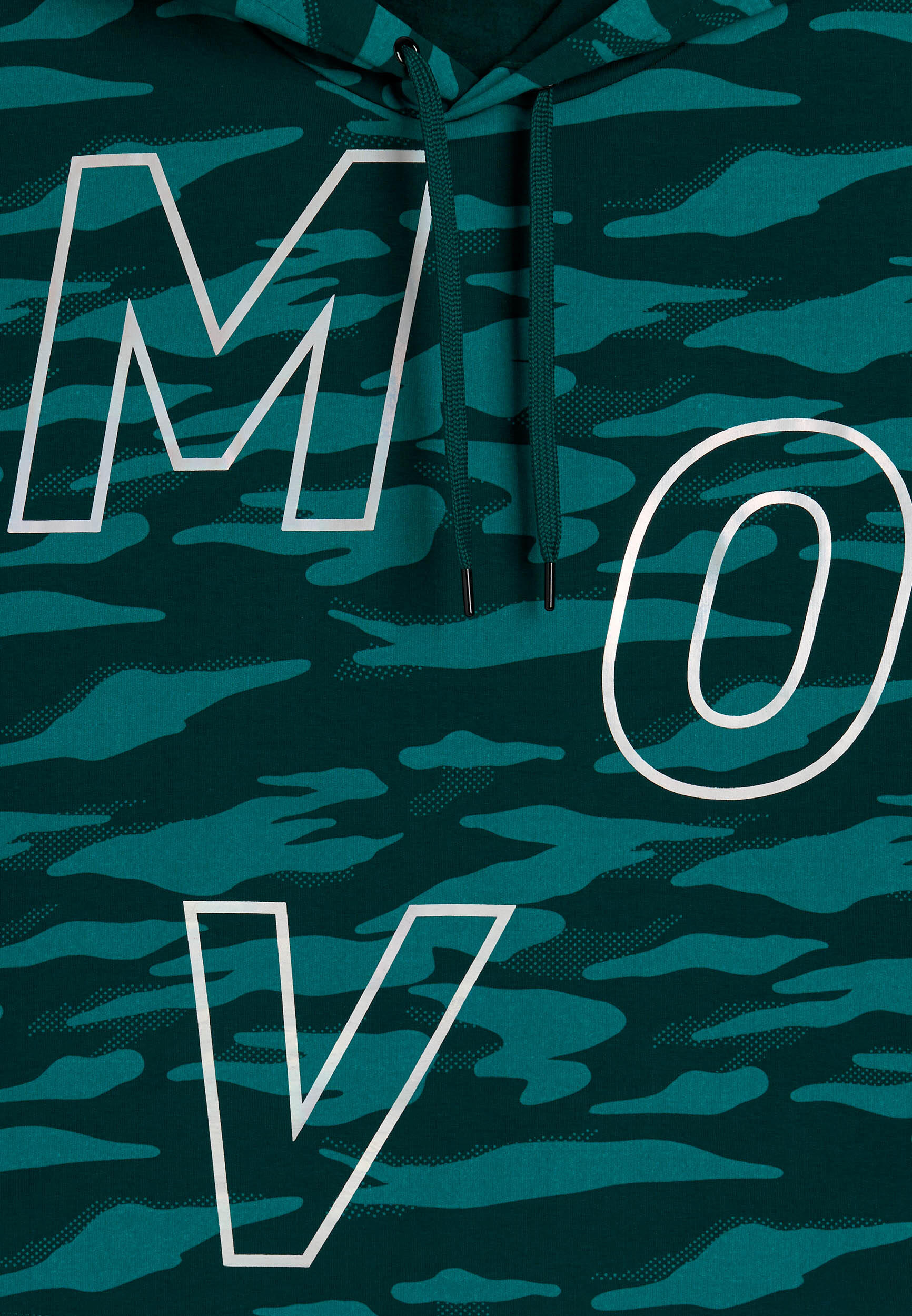Felpa cropped camouflage con cappuccio e stampa “MOV” 3/3