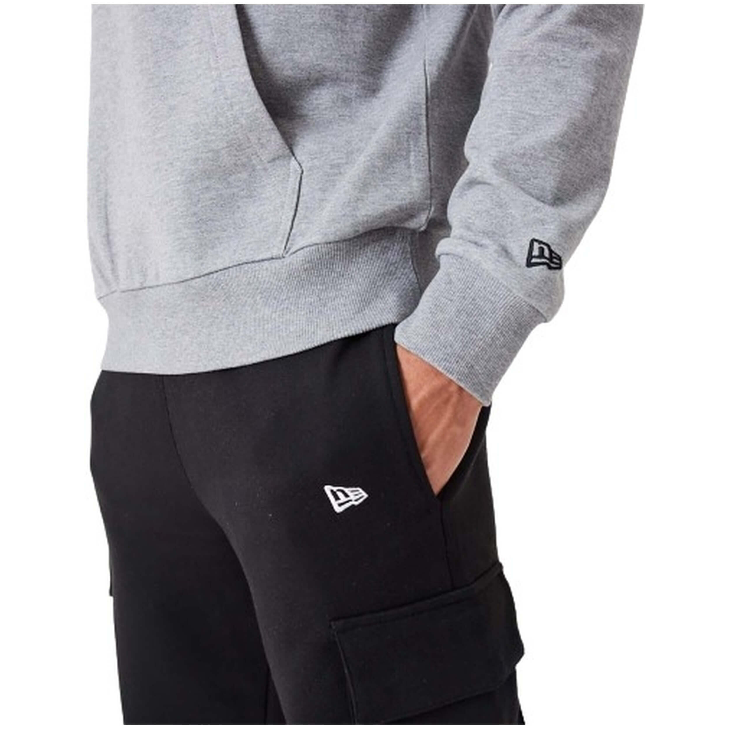 Sweat à capuche New era modèle 60332215 pour homme 3/4