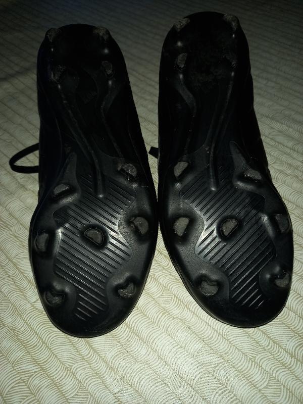 Entre Particuliers - Chaussures de football mt 35 2/4
