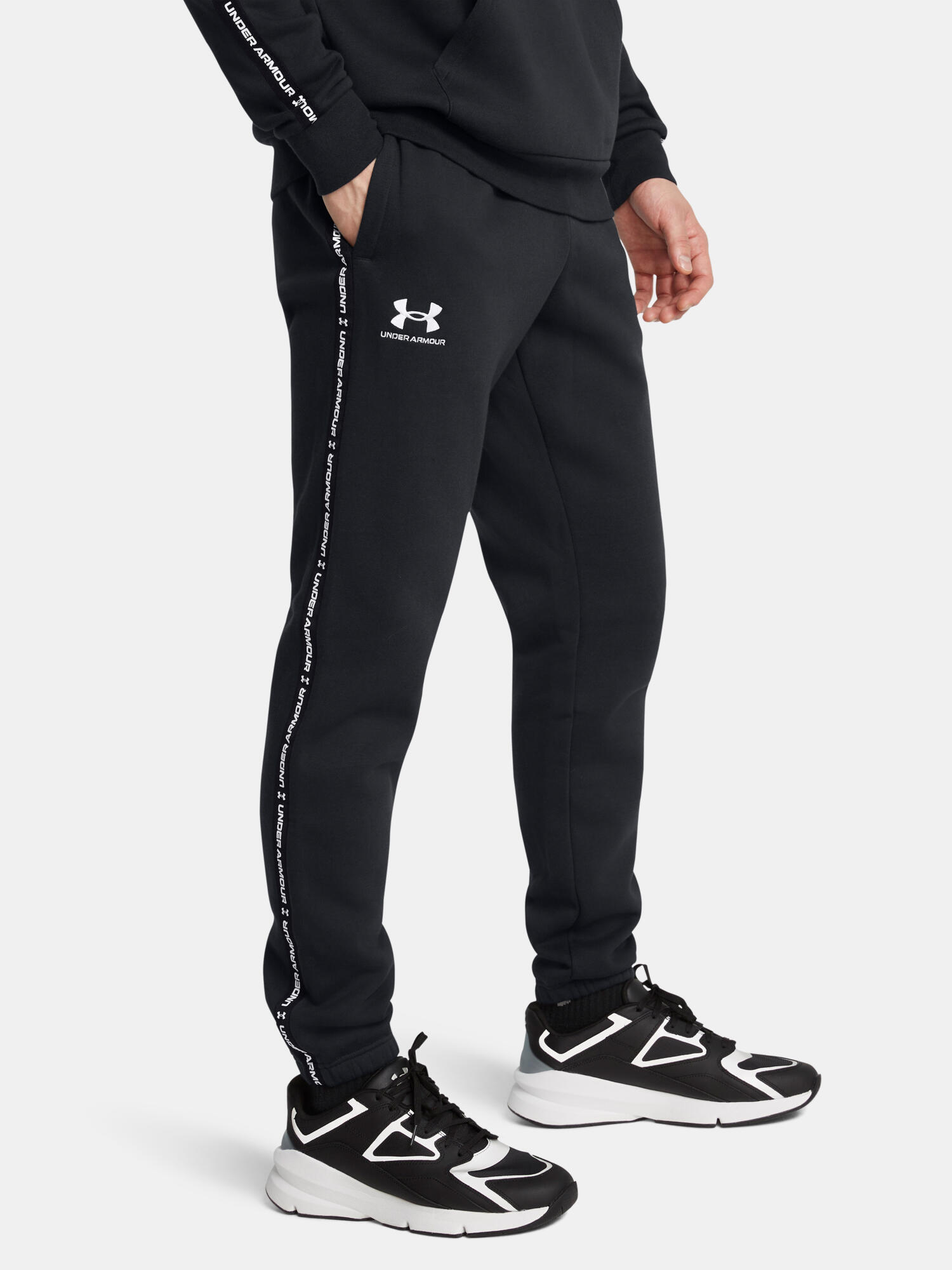 UNDER ARMOUR picture
