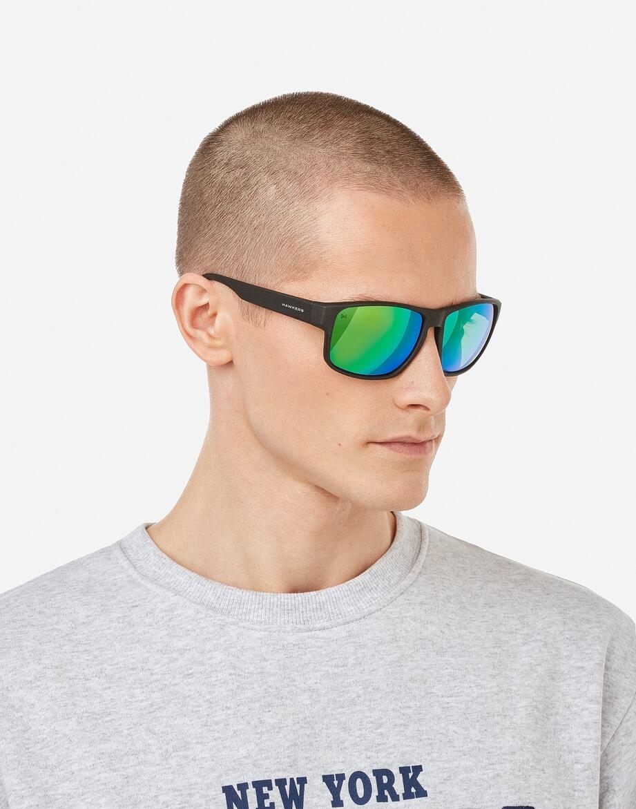 HAWKERS - Lunettes Soleil pour Homme et Femme POLARIZED BLACK EMERALD FASTER RAW 6/7
