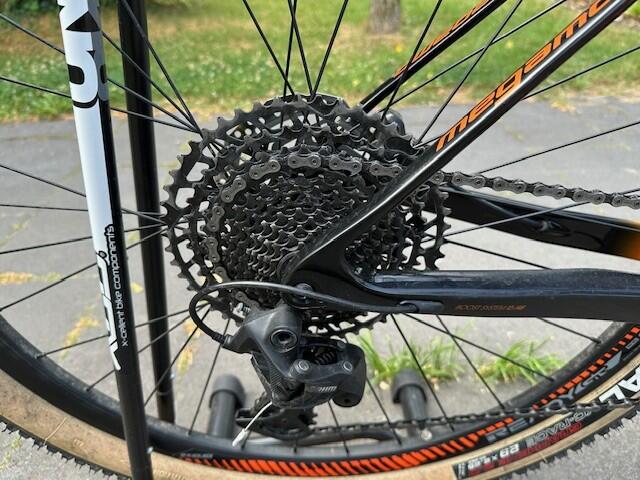 Entre Particuliers - MEGAMO VTT FACTORY 30 Carbon - Excellent Etat 3/6