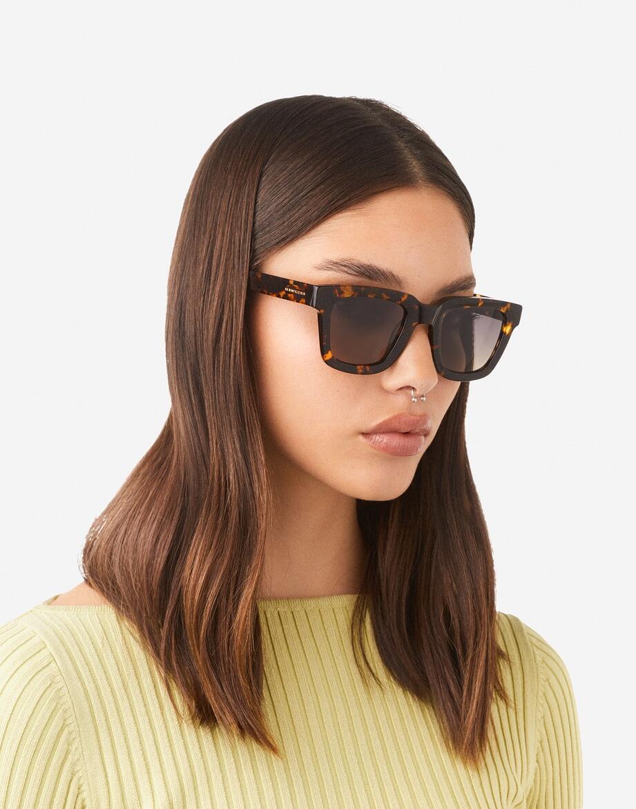 HAWKERS - Zonnebrillen voor Mannen en Vrouwen ONE UPTOWN - HAVANA DARK 5/8