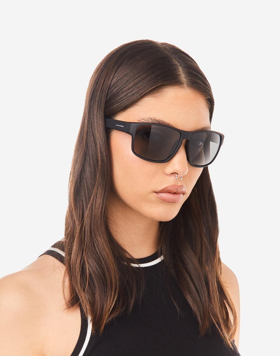 HAWKERS - Lunettes de soleil pour homme et femme FASTER RAW POLARIZED BLACK DARK 4/6
