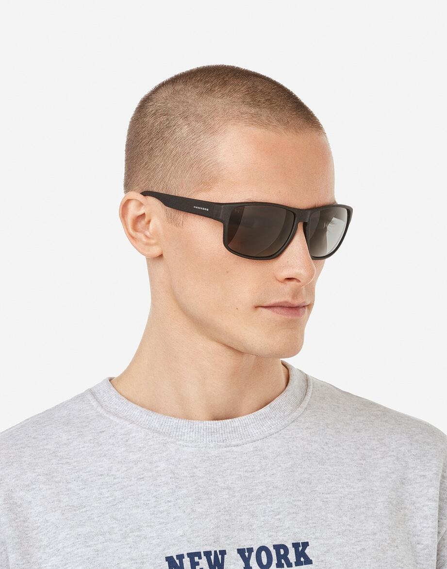 HAWKERS - Lunettes de soleil pour homme et femme FASTER RAW POLARIZED BLACK DARK 5/6