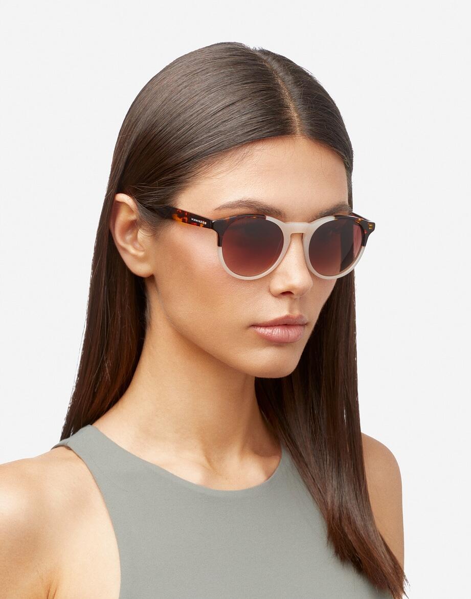 HAWKERS - Lunettes de soleil pour hommes et femmes CAREY BROWN - BEL AIR X 6/7