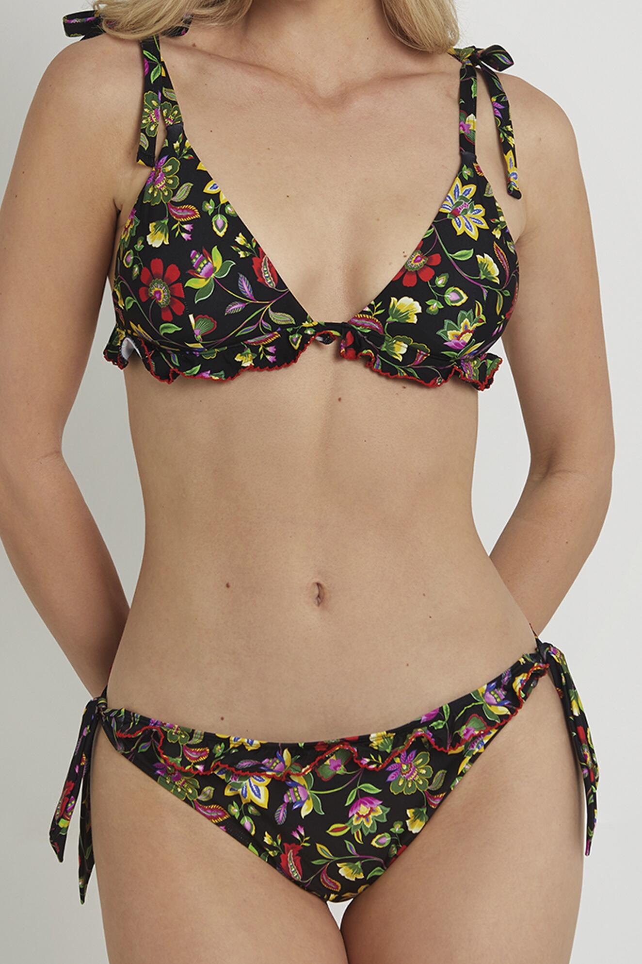 Bikini con copas extraibles. Braga baja 3/4