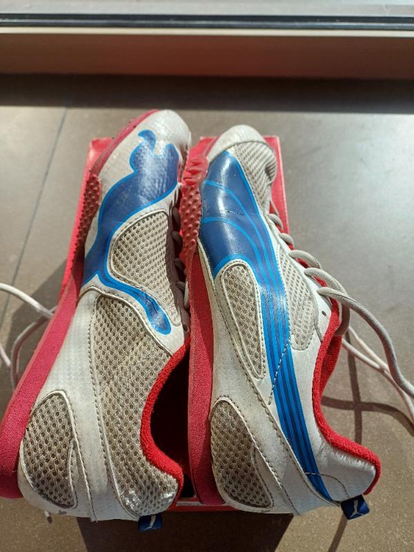 Entre Particuliers - Chaussures à crampons Puma taille 38 3/6