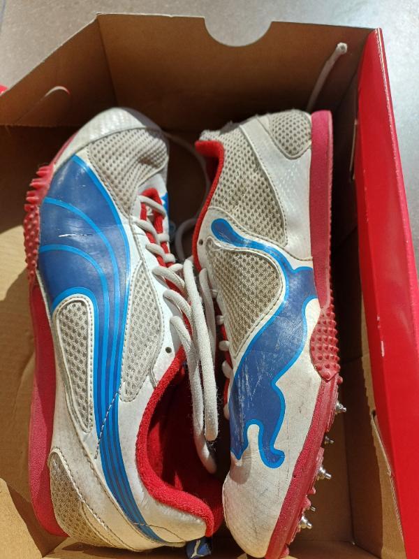 Entre Particuliers - Chaussures à crampons Puma taille 38 2/6