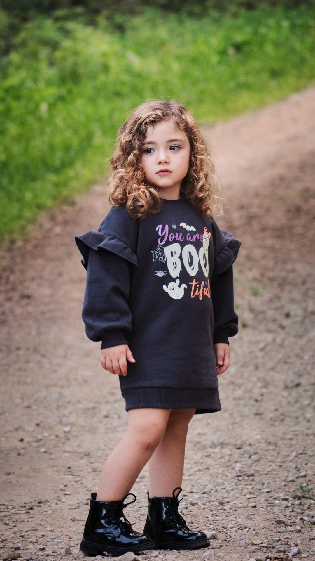 Lindo vestido de menina na cor antracite. 5/5