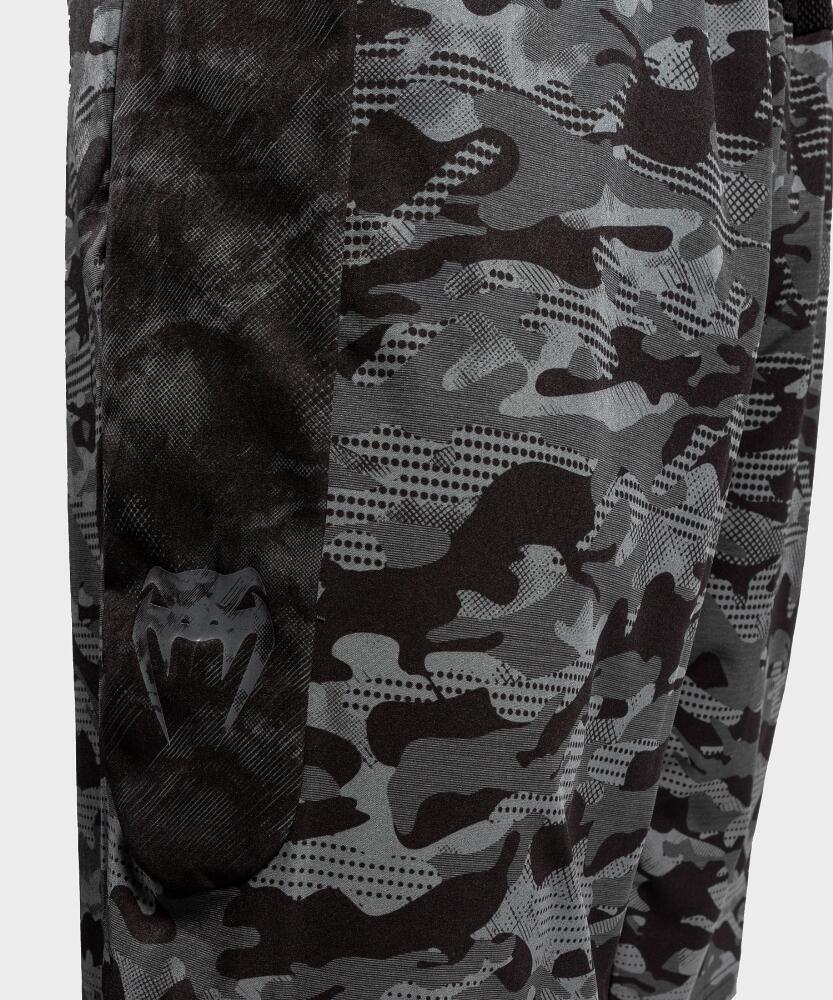 Venum Defender Training Shorts - Dark camo 6/7