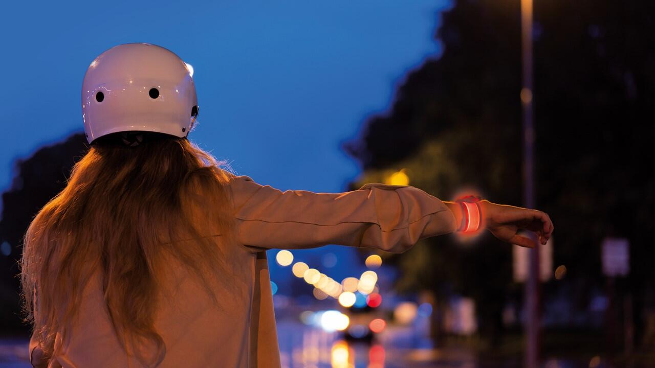 BRACELET LED LUMINEUX AVEC RÉTROVISEUR POUR VÉLO OU TROTTINETTE (SINGLE VERSION) 2/7