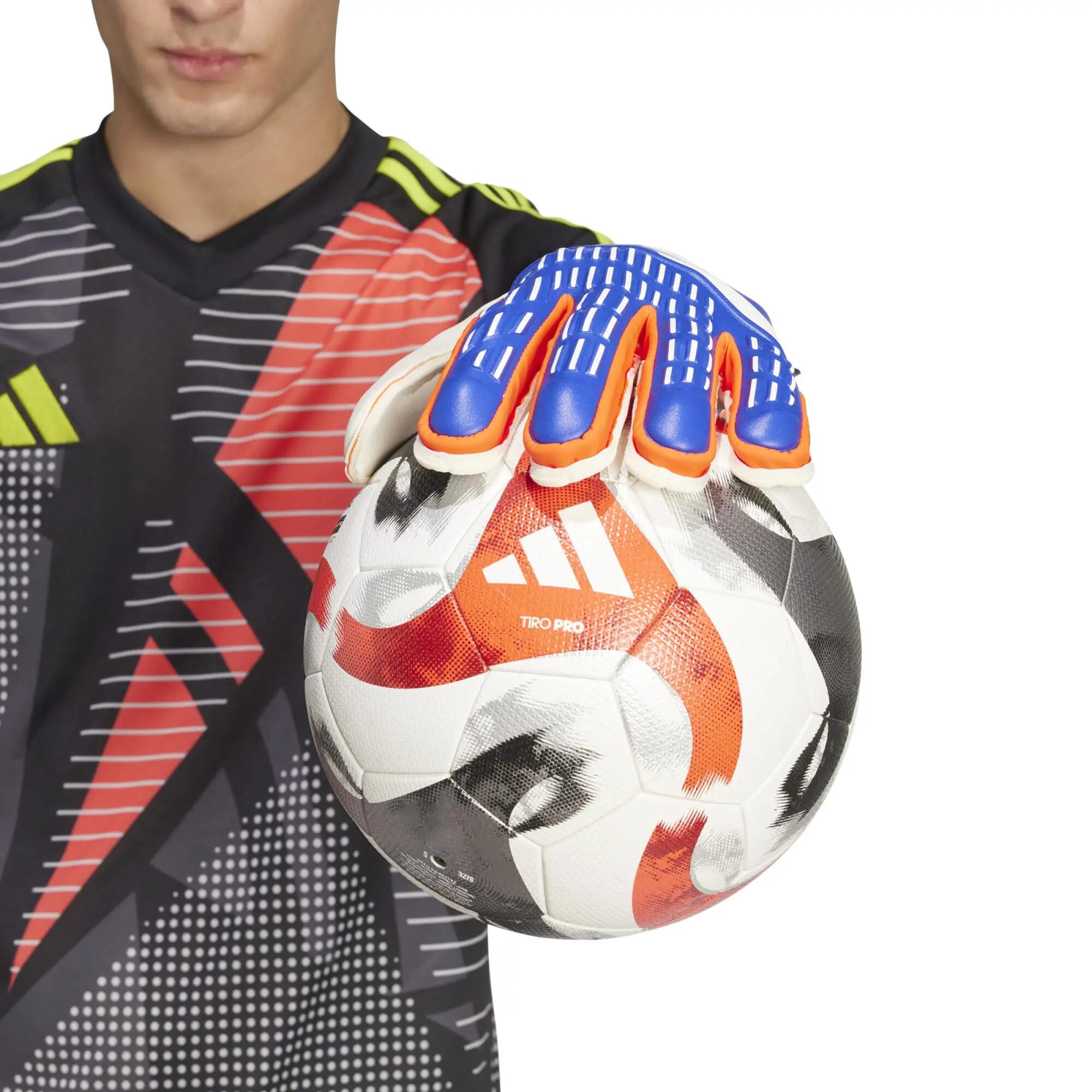 Voetbalhandschoenen Adidas model Predator Match Fingersave voor unisex 4/6