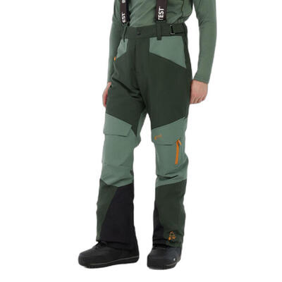 Ski-overalls protest reider