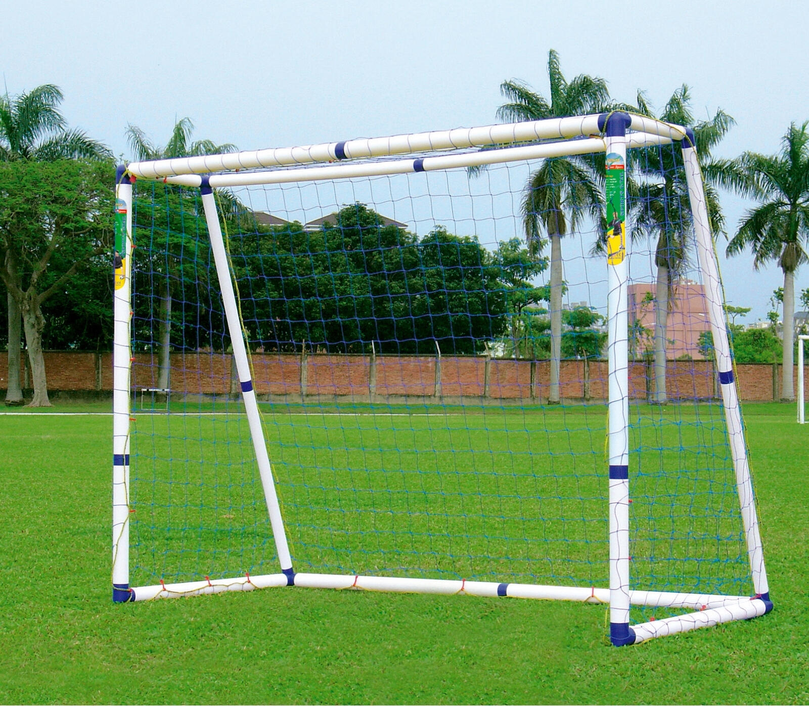 Outdoor Play Soccer Goal Pro Deluxe - 8ft