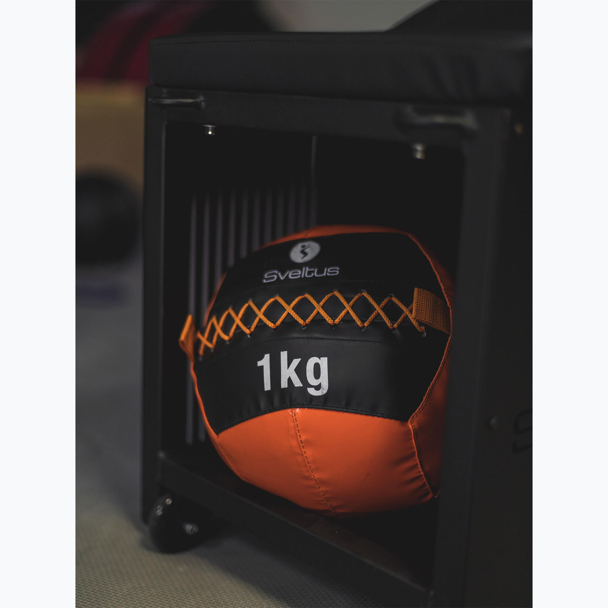 Piłka lekarska Sveltus Wall Ball 1 kg 2/3