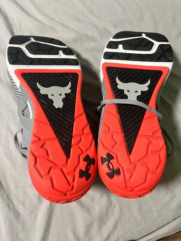 UNDER ARMOUR picture