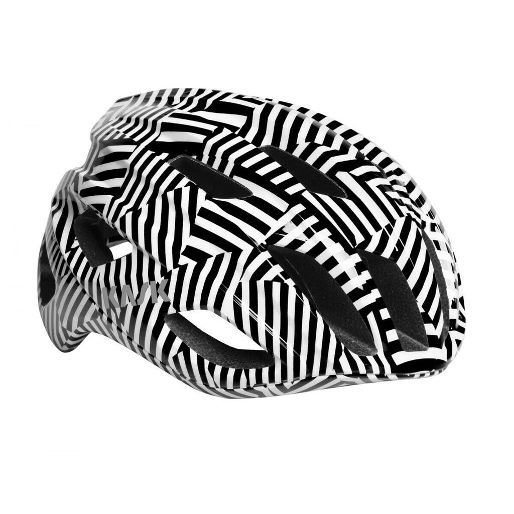 BLACK / WHITE