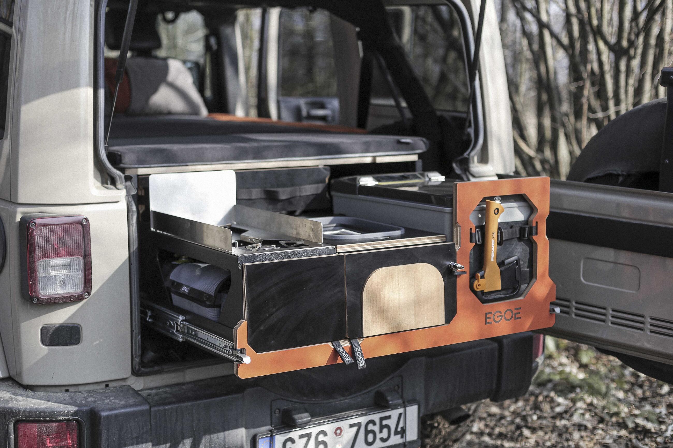 Vestavba pro vozy SUV a Offroad. Kompletní řešení pro spaní a vaření v divočině 3/6
