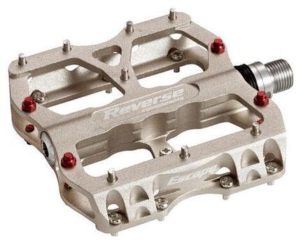 Paar Reverse Escape Pedale in Metallic Beige