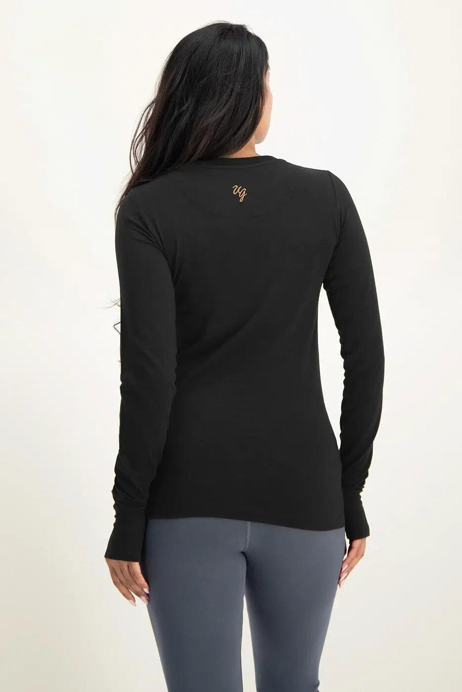 Karuna - T-shirt à manches longues doux et ample avec signe OM - Onyx Black 3/5