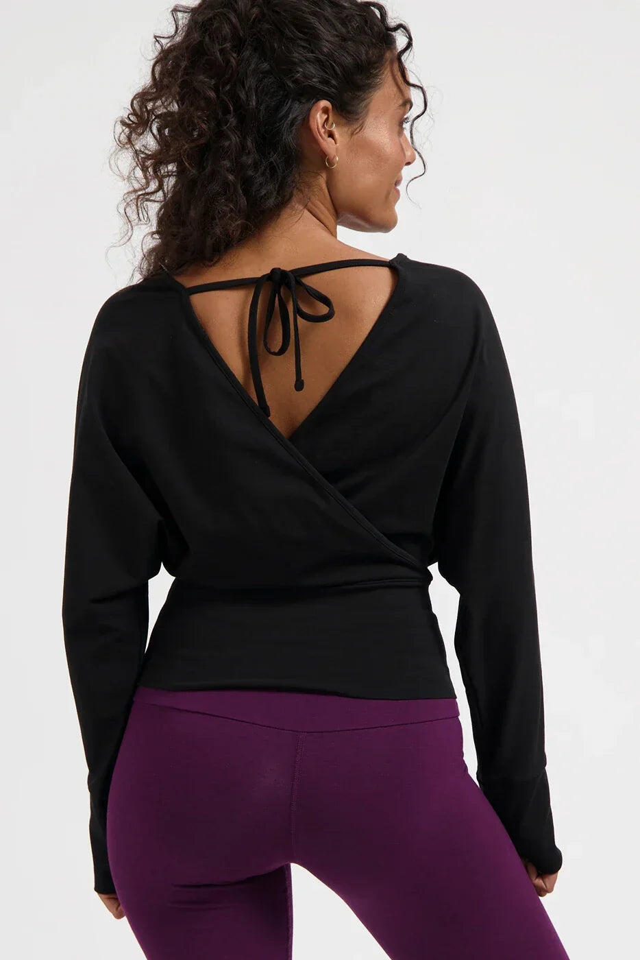 Haut de Yoga et Pilates Ala à Manches Longues – Noir Onyx 3/5