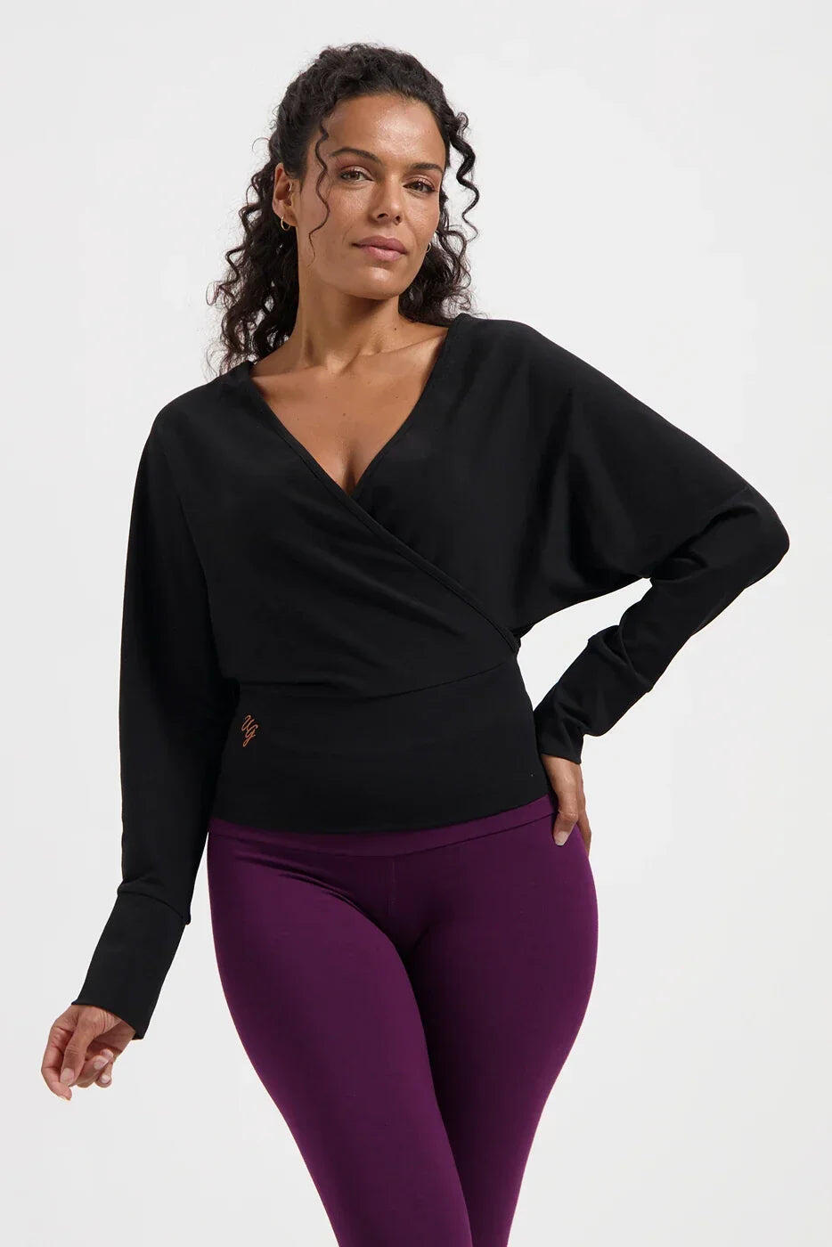 Haut de Yoga et Pilates Ala à Manches Longues – Noir Onyx 1/5